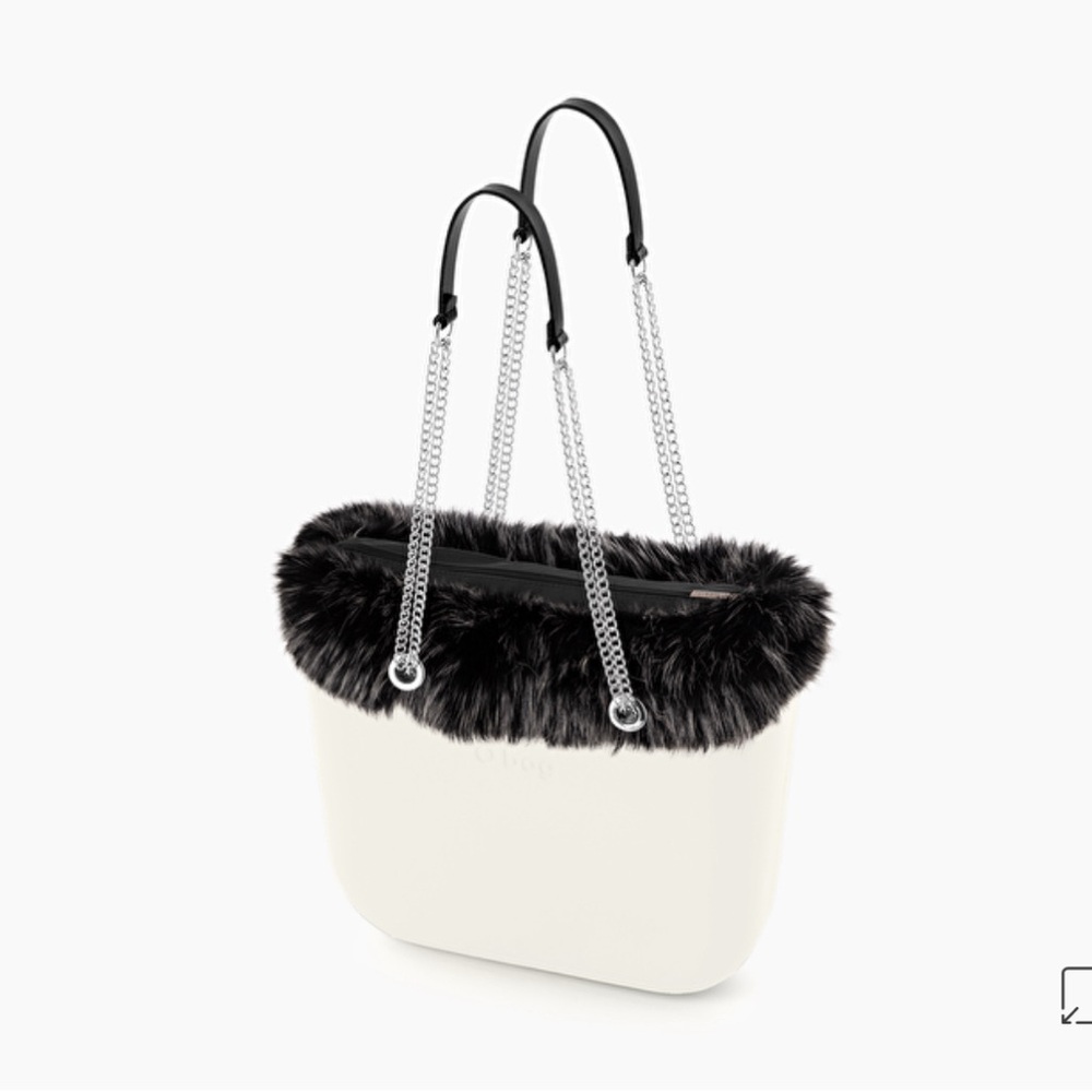 O bag urban milk and matelasse and black with black fur trim accessory